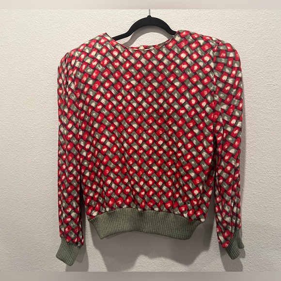 VTG 80s Bill Blass Silk Strong Shoulder Top Red Green Woven Print Knit Hem Cuffs - Picture 3 of 12